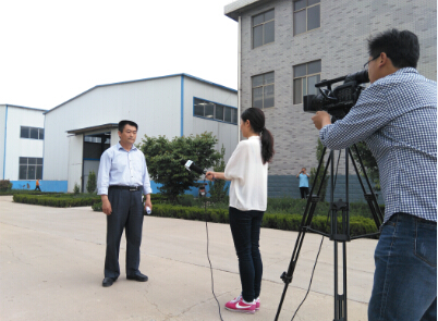 安丘電視台采訪博陽機械總經理（lǐ）閆經理