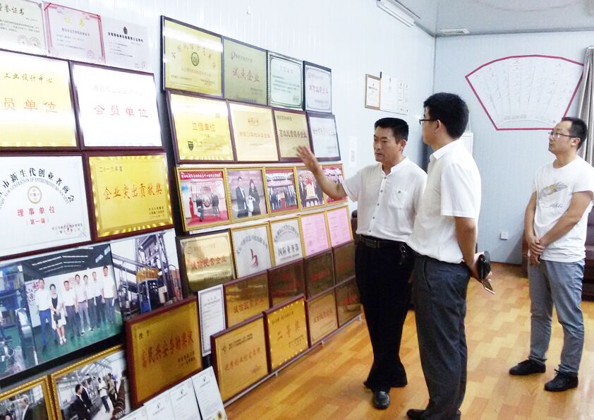 工信部人才中心項目主任曹新群到安丘博陽（yáng）考察（chá）調研工作