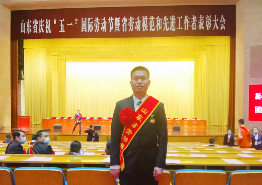 熱烈祝賀博陽機械趙秀文同（tóng）誌榮（róng）獲“山東（dōng）省（shěng）勞動模範”稱號