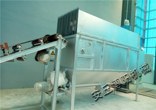 碳酸鈉自動破袋機技術上設計時（shí）有什麽優點？