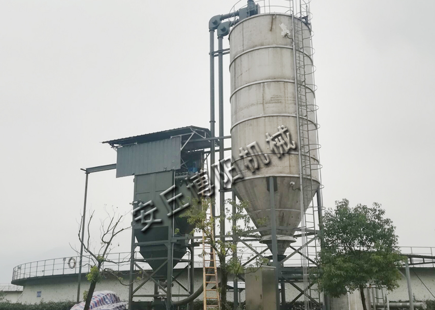 化肥行業使用噸袋拆（chāi）包機效果使人驚歎！