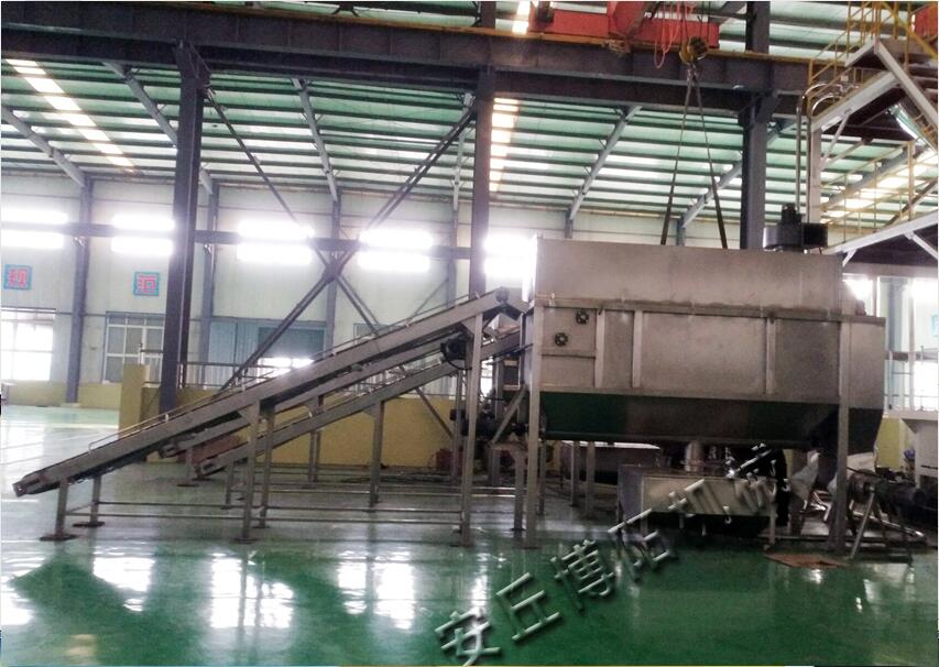 尿素自動拆袋機如何無塵卸（xiè）料作業？
