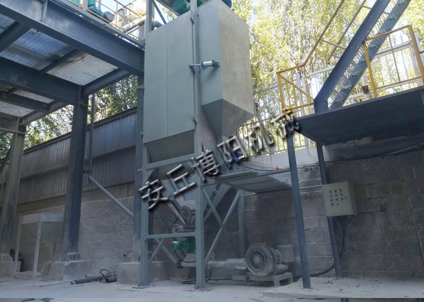 粉體噸袋拆包機為何能（néng）飽受化工廠家歡迎呢?