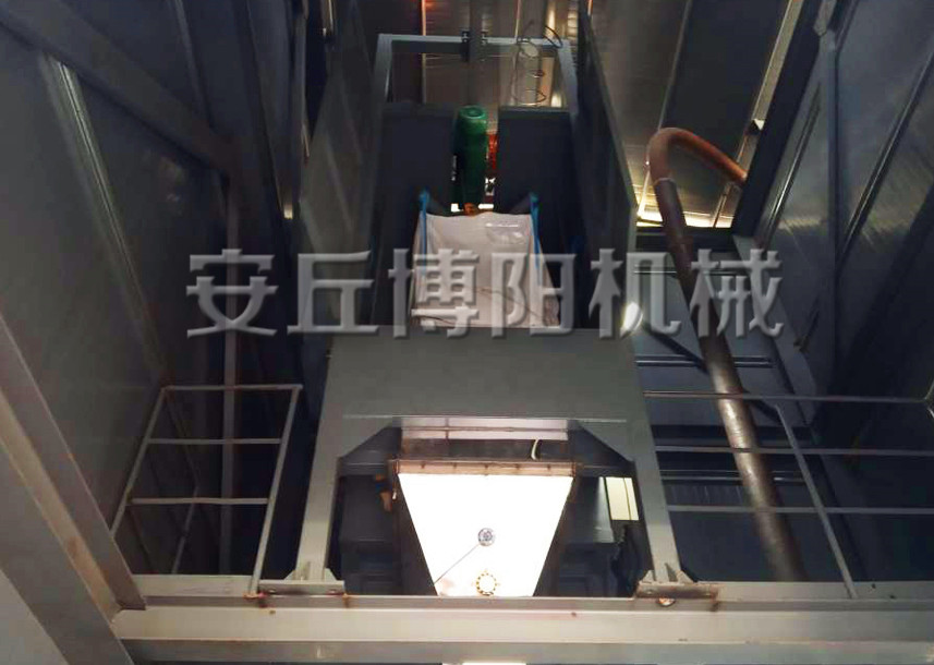 礦（kuàng）渣粉噸袋拆包機在使用時需要注意的事項（xiàng）有哪些?