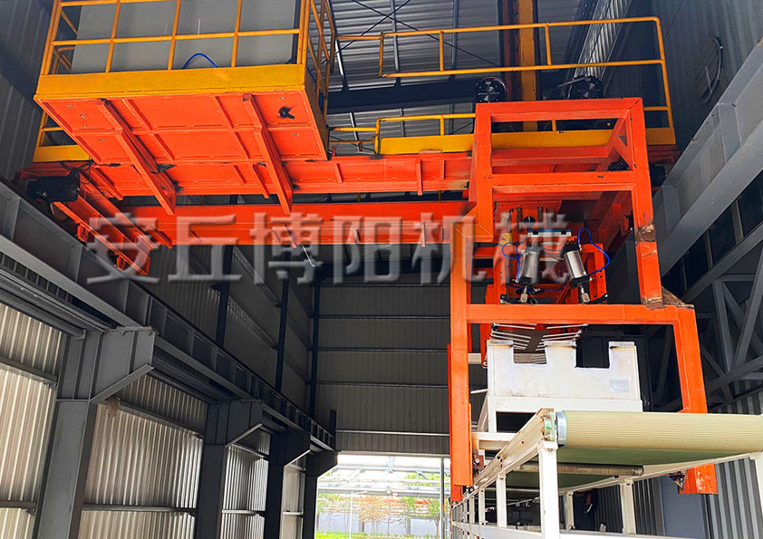 袋（dài）料全自動裝車（chē）機讓（ràng）企業擺脫了人工裝車的現狀