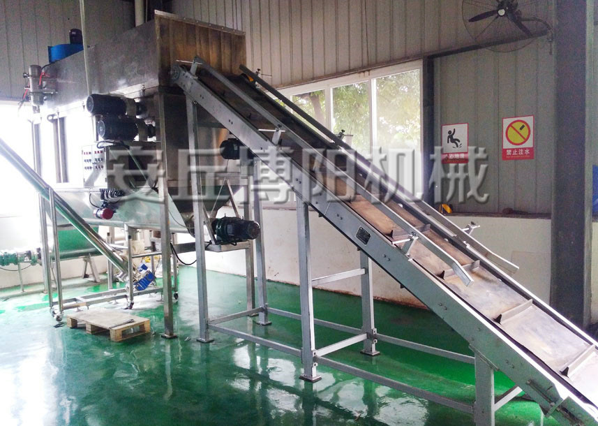 尿素自動拆包機成為廠家尋找的拆包設備的原（yuán）因（yīn）是什麽（me）