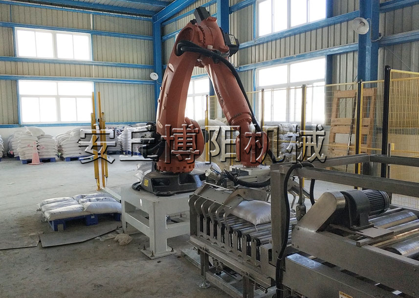 片堿(jiǎn)機械手自動碼垛機實現了(le)碼垛的(de)全(quán)自動化作業