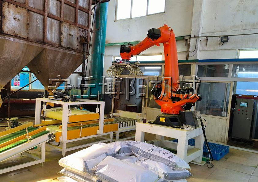 飼料（liào）原料全自動碼垛（duǒ）機 自動碼垛機的優勢（shì）