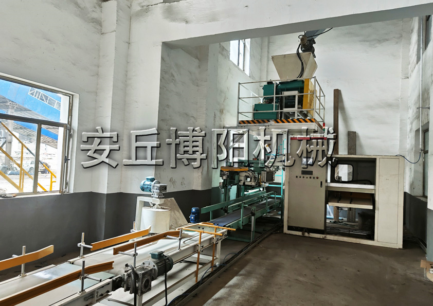 飼料顆粒（lì）全自（zì）動包裝機 全自動包裝（zhuāng）秤適用於顆粒定量包裝（zhuāng）