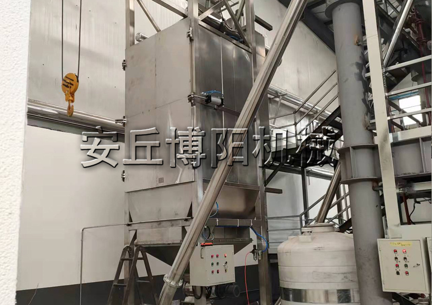 看（kàn）看碳銨噸袋拆包機 噸袋拆包投料（liào）機是如何工作的吧
