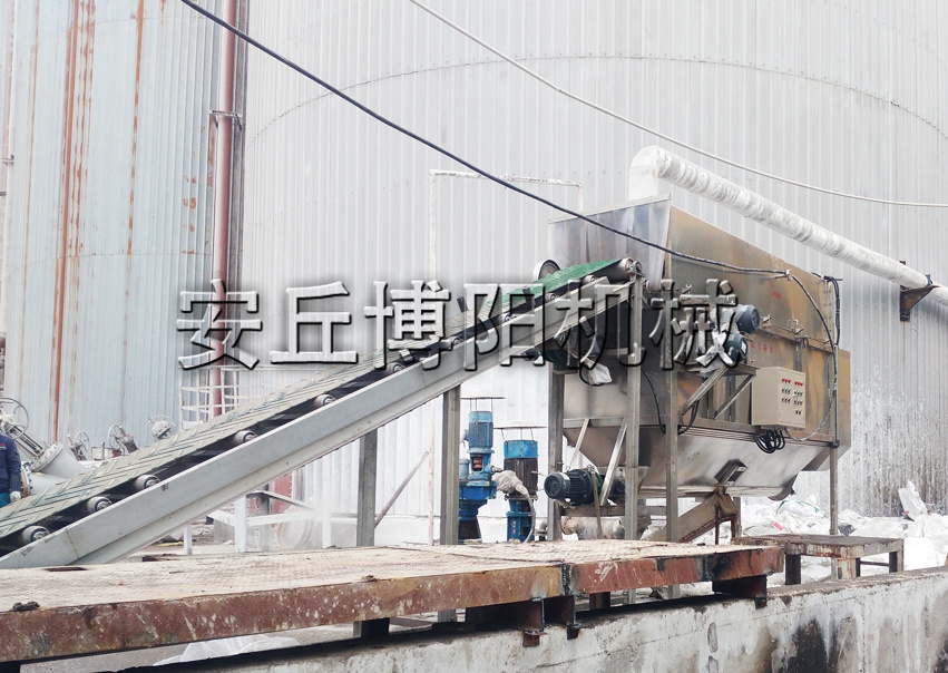 企業采用純堿自動拆包機 自動（dòng）拆袋機的好處