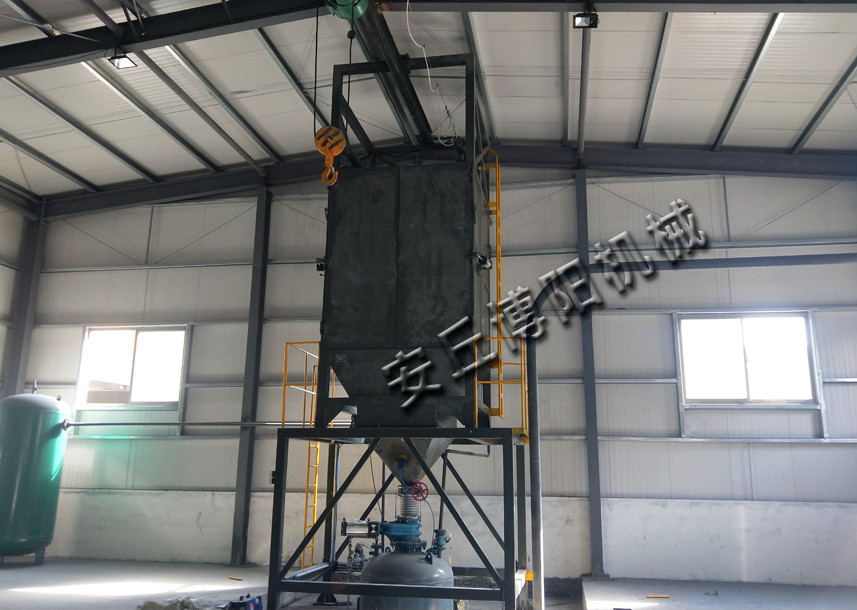 石粉噸袋拆包機實現（xiàn）噸袋無塵卸料