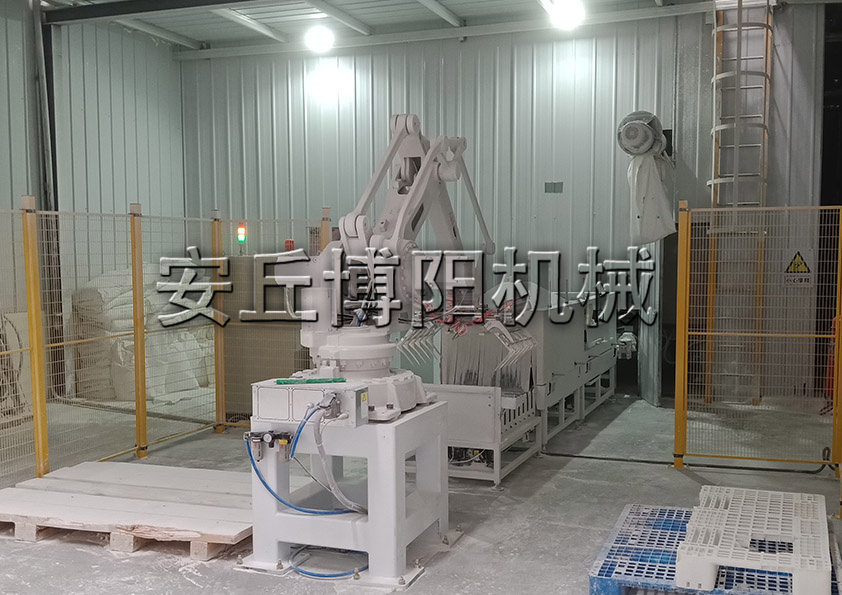 為什（shí）麽越來（lái）越多（duō）的行業使用片堿全自動碼（mǎ）垛機?