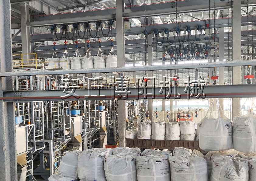 顆粒全自動噸（dūn）袋（dài）拆包機為什麽備受粉料企業的喜愛？