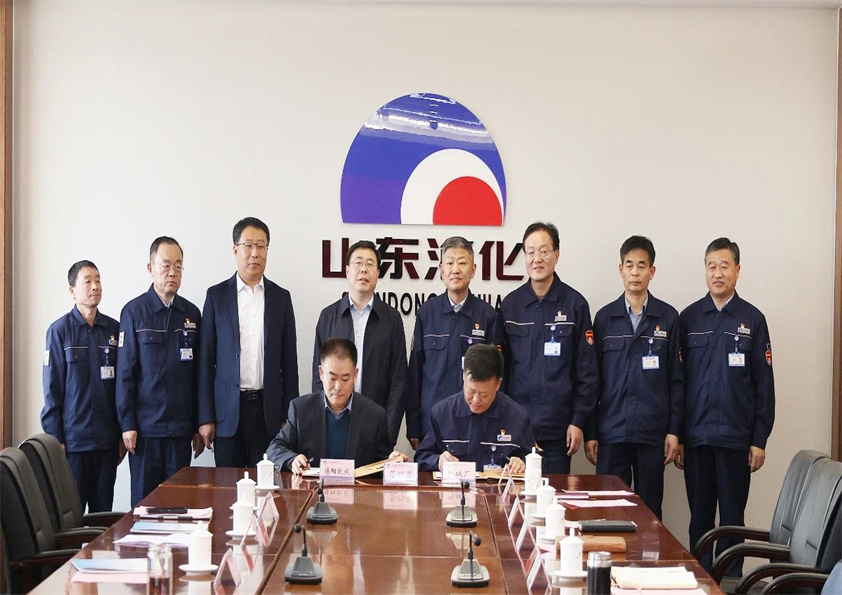 安丘市委（wěi）書記賈勤清一行到山東海化—博陽機械（xiè）數轉智改（gǎi）研（yán）發中心實地考察
