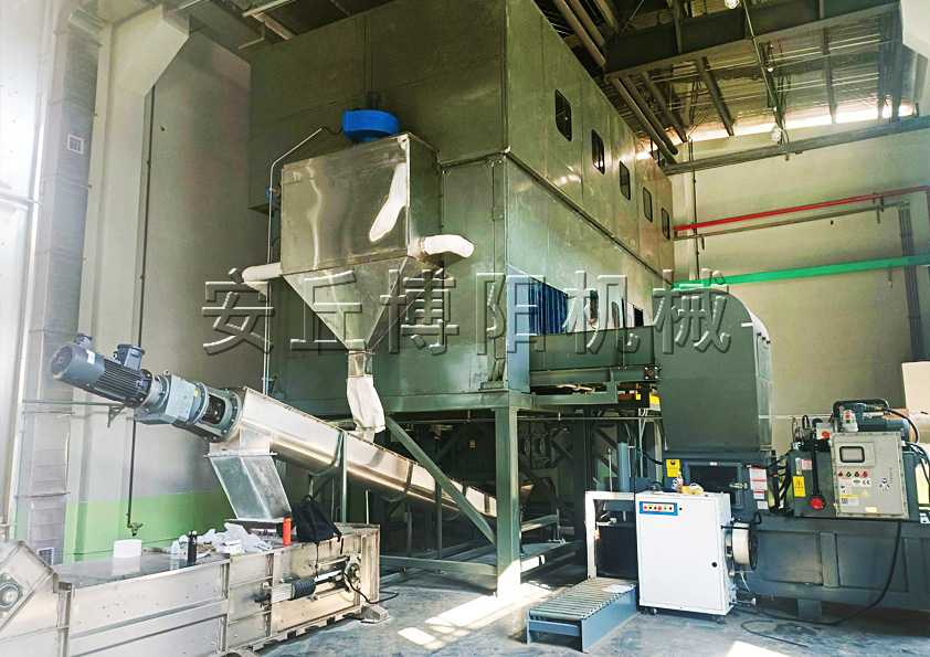 膨潤土全自動噸（dūn）袋破袋機適用工況和行（háng）業是什麽？