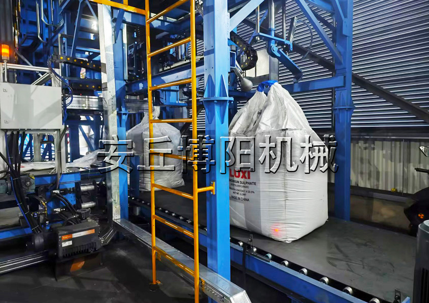 碳酸氫(qīng)鈉全自動噸袋(dài)包裝機 全自動噸包包(bāo)裝機的性能優勢